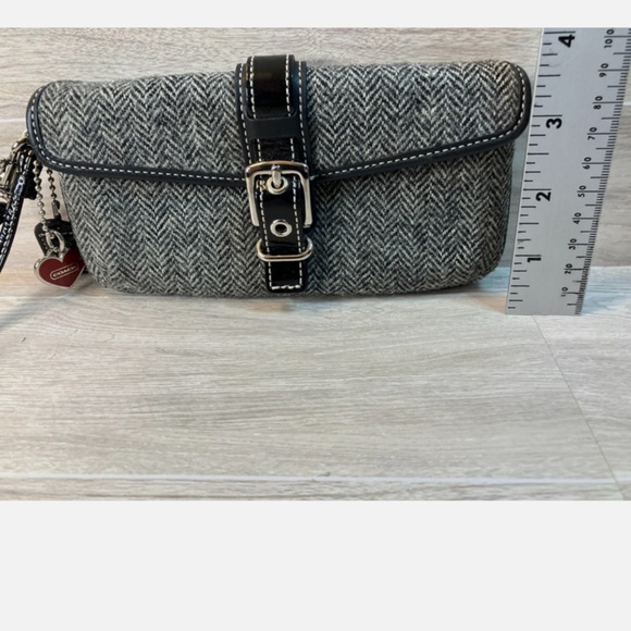 Coach Wool Herringbone Wristlet with hangtag and charm - Picture 7 of 7